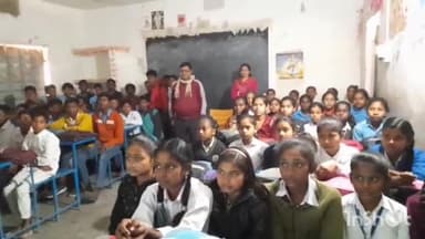 नावकोठी: हेडमास्टर राजेश कुमार ने नावकोठी एपीएस मिडिल स्कूल में स्मार्ट क्लास का किया उद्घाटन