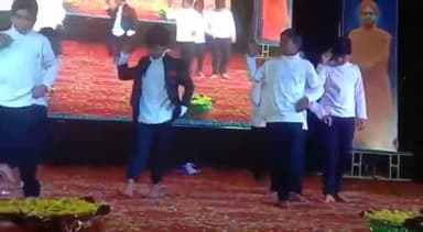 ಗದಗ: ನಗರದ ಜಗದ್ಗುರು ತೋಂಟದಾರ್ಯ ಆಂಗ್ಲಮಾಧ್ಯಮ ಶಾಲೆಯಲ್ಲಿ ಗಮನ ಸೆಳೆದ ಸಾಂಸ್ಕೃತಿಕ ಕಾರ್ಯಕ್ರಮ