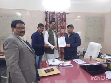 जलेसर: अवागढ़ नगर की विभिन्न समस्याओं को लेकर किसान नेता शिव प्रताप सिंह ने एडीएम प्रशासन को सौंपा ज्ञापन