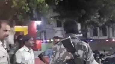 बिहपुर: बाबा विशु राउत सेतु पहुंच पथ पर सड़क दुर्घटना में अज्ञात वाहन की टक्कर से चौसा का एक युवक हुआ घायल