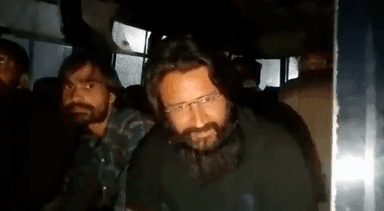 जयपुर: नेहरू गार्डन के बाहर से पुलिस ने उपेन यादव सहित 8 युवा बेरोजगारों को लिया हिरासत में, भर्ती परीक्षा मामले को लेकर कर रहे थे प्रदर्शन

#upenyadav #jaipur