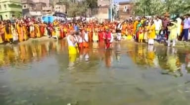 जमुई: झाझा के पिपराडीह शिव मंदिर मे भोलेनाथ का प्राण प्रतिष्ठा को लेकर 201 कन्याओं ने कलश यात्रा निकाला