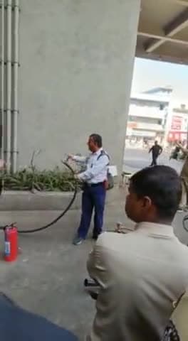 રાજકોટ પૂર્વ: મનપાના ફાયર વિભાગે ST બસપોર્ટ ખાતે મોકડ્રિલ યોજી, 70 થી 80 લોકોને ફાયર સેફ્ટીની તાલીમ અપાઈ