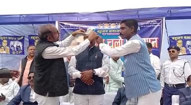 प्रतापगढ़ में पहुंचे बसपा के प्रदेश अध्यक्ष गांव चलो अभियान के तहत जिला अध्यक्ष ने किया भव्य स्वागत