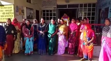 एक तरफ भाजपा विकास यात्रा निकाल रहीं हैं और दूसरी तरफ गांववासीयों को पानी नहीं मिल पा रहा ये कैसी विकास यात्रा है ये तो #विनाश_यात्रा है