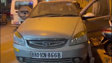 पटना ग्रामीण: परसा थाना इलाके में लावारिस कार से 82 बोतल बियर और 7 बोतल शराब बरामद