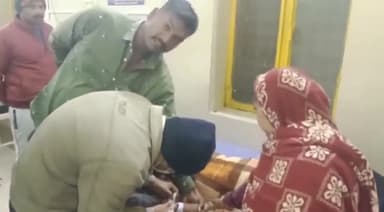 फैज़ाबाद: अयोध्या में चाय की दुकान लगाने के विवाद में दूसरे पक्ष ने युवती पर फेंकी चाय, गंभीर हालत में अस्पताल में भर्ती