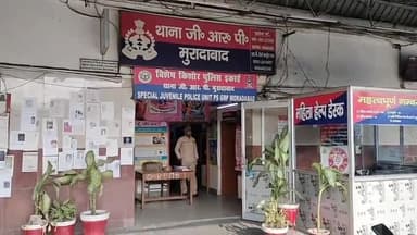 मुरादाबाद: जीआरपी ने मुरादाबाद से दिल्ली जा रही ट्रेन में अवैध तरीके से सामान बेच रहे व्यक्ति को गिरफ्तार कर भेजा जेल