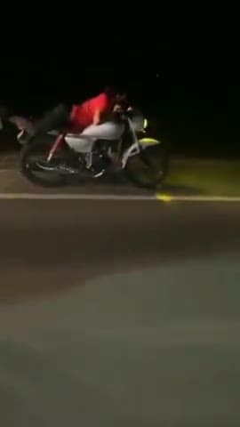 રાજકોટ પૂર્વ: સુતા-સુતા પુર ઝડપે બાઈક ચલાવતા યુવકોનો વીડિયો સામે આવ્યો, વિડીયો કુવાડવા હાઇવે ખાતેનો હોવાની આશંકાએ પોલીસ તપાસ શરૂ