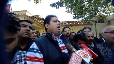 मुरादाबाद: मोहन भागवत द्वारा दिए गए बयान के विरोध में अखिल भारतीय ब्राह्मण महासभा ने कलेक्ट्रेट पर किया विरोध प्रदर्शन