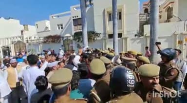 अडानी मामले को लेकर PM के जनसंपर्क कार्यालय पहुंच आंदोलन करने की कोशिश करने वाले AAP कार्यकर्ताओं पर FIR दर्ज