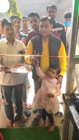 छोटे भाई राजू त्यागी को धौलपुर शू & स्पोर्ट्स कलेक्शन शुभारंभ करने के लिए #बधाई और शुभकामनाएं।
पता #ओंडेला_रोड़ धौलपुर.