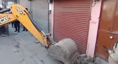 कटनी नगर: चांडक चौक से घण्टा घर इलाके पर नगर निगम द्वारा अतिक्रमण पर की गई कार्रवाई