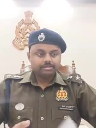 बहराइच: जिले में एसपी ने साइबर ठगी से बचने को लेकर विशेष अभियान के दौरान फेसबुक लाइव आकर लोगों को किया जागरूक