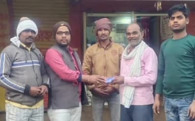 नटेरन: जनपद पंचायत के उपाध्यक्ष नीलेश धाकड़ द्वारा जरूरत मंद को वितरित की गई कान की मशीन