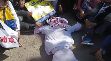 पंचकूला: आम आदमी पार्टी ने सेक्टर-2 में मोदी और अडानी के खिलाफ किया प्रदर्शन