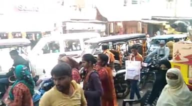 नानपारा: नगर इलाके के इमामगंज तिराहे पर ई-रिक्शा की वजह से लगा भीसड़ जाम घंटो जाम में फसें रहे राहगीर