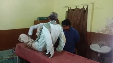 डलमऊ: पूरे बनियानी के पास बाइक सवार अनियंत्रित होकर गिरा, डलमऊ अस्पताल में उपचार हेतु कराया गया भर्ती