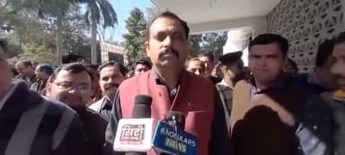 मेरठ: PWD  विभाग के कर्मचारियों ने अधिकारियों के आश्वासन के बाद धरना प्रदर्शन को किया समाप्त, प्रदर्शनकारियों ने दी जानकारी