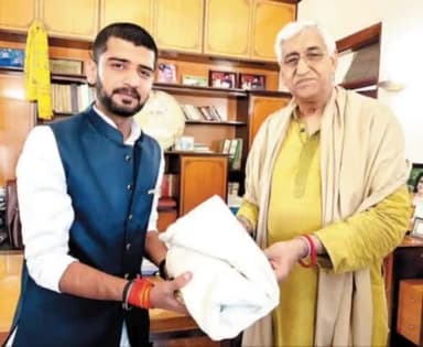 सूरजपुर: खाटु श्याम मंदिर के पुजारी का स्वास्थ्य मंत्री टी एस सिंह देव ने किया स्वागत