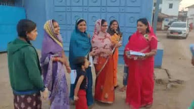 कुरूद: ग्राम अटंग व अछोटी में ब्लॉक कांग्रेस कार्यकर्ताओं ने निकाली हाथ से हाथ जोड़ो पदयात्रा