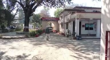 75 वर्षीय बुजुर्ग किसान ने दरोगा पर लगाया जमीन पर कब्जा करने का आरोप