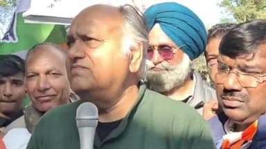 करनाल: नीलोखेड़ी में कांग्रेस नेता व पूर्व विधानसभा सदस्य कुलदीप शर्मा और कार्यकर्ताओं ने निकाली हाथ से हाथ जोड़ो यात्रा