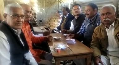 प्रतापगढ़ बार काउंसिल ऑफ उत्तर प्रदेश के सदस्य के चुनाव मैं जयप्रकाश मिश्र जेपी अधिवक्ताओं संघ चाय पर चर्चा कर मांगा समर