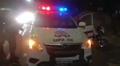 नरवल: जाजमऊ थाना क्षेत्र में सड़क पर खड़े होकर शराब पी रहे लोगों के विरुद्ध पुलिस ने की कार्रवाई,14 लोगों के किए गए चालान