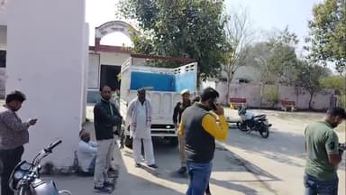 मऊ: अरदौना गांव में एक व्यक्ति का पेड़ से लटकता मिला शव, पुलिस ने शव को पोस्टमार्टम के लिए भेजकर जांच की शुरू