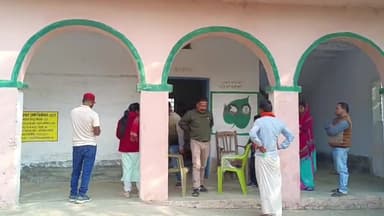 बरारी: सर्व शिक्षा अभियान के कनीय अभियंता व सहायक अभियंता ने उत्क्रमित मध्य विद्यालय भारीडीह की वर्तमान स्थिति का किया निरीक्षण