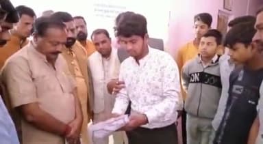 शाजापुर: : ना मेन्यु के अनुसार भोजन मिलता है ना नाश्ता विकास यात्रा के दौरान जनजातीय सीनियर छात्रावास में छात्रों ने बताया दर्द