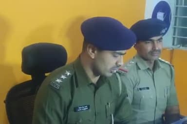 રાજકોટ પૂર્વ: એ-ડિવિઝન પોલીસ મથક ખાતે એસીપીની પ્રેસ કોન્ફરન્સ યોજાઈ, નજીવી બાબતે યુવકની હત્યા અંગેની વિગતો જણાવી