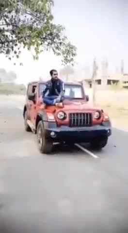 मुरादाबाद: सिविल लाइन क्षेत्र में थार कार में स्टंट करते एक युवक का वीडियो सोशल मीडिया पर तेज़ी से हो रहा वायरल