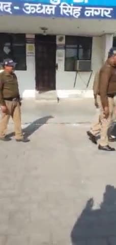 जसपुर: कुंडा थाना पुलिस ने हरियावाला फील्ड से एक आरोपी को एक अवैध तमंचे के साथ गिरफ्तार कर न्यायालय के समक्ष पेश किया