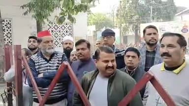 मुरादाबाद: कलेक्ट्रेट पर समाजवादी पार्टी ने रोडवेज के बढ़ते किराए के विरोध में किया प्रदर्शन, राज्यपाल के नाम DC को दिया ज्ञापन