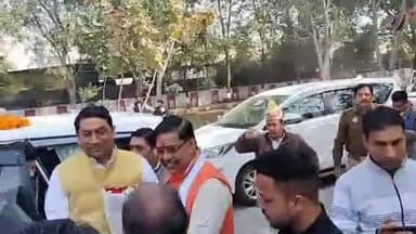 मुरादाबाद: दिल्ली रोड स्थित सर्किट हाउस में पहुंचे ऊर्जा राज्य मंत्री सोमेंद्र तोमर का कार्यकर्ताओं  व विधायकों ने किया स्वागत