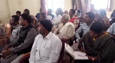 राजगीर: प्रखंड कृषि कार्यालय में कृषि विभाग के पदाधिकारियों के द्वारा किसानों को उन्नत खेती के लिए किया गया जागरूक