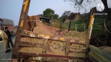 धौलपुर: सागर पाड़ा पुलिस चौकी पर कोतवाली पुलिस ने चंबल रेता, बजरी से भरे ट्रैक्टर-ट्रॉली को किया जब्त