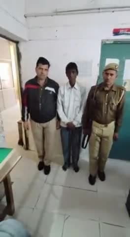 जलेसर: मोहल्ला हथोड़ा से एक सटोरिए को पुलिस ने किया गिरफ्तार, 2715 रुपए व कॉपी पेन किए बरामद