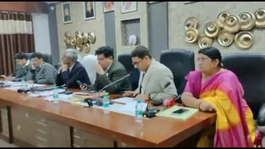 मुरादाबाद: जिलाधिकारी ने कलेक्ट्रेट सभागार में आज बेसिक शिक्षा विभाग के अधिकारियों के साथ की बैठक दिया आवश्यक दिशा निर्देश