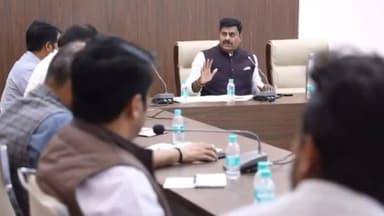 हुज़ूर: विधायक रामेश्वर शर्मा ने कार्यालय पर मुखर्जी नगर में चल रहे है सिक्स लेन रोड निर्माण कार्य की समीक्षा बैठक की