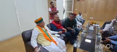 जैसलमेर: केंद्रीय मंत्री अर्जुन मेघवाल का जैसलमेर एयरपोर्ट पर भाजपा जिला अध्यक्ष के नेतृत्व में पदाधिकारियों ने किया स्वागत