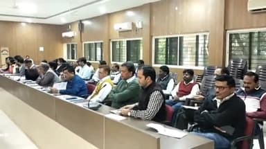 होशंगाबाद नगर: नर्मदा पुरम में आयोजित हुई जनजातीय कार्य विभाग की समीक्षा बैठक में हुआ खुलासा, अभी शुरू ही नहीं हुए कई काम