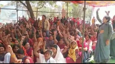 बेमेतरा: तहसील कार्यालय के सामने आंगनबाड़ी सहायिकाओं व कार्यकर्ताओं की अनिश्चितकालीन हड़ताल जारी