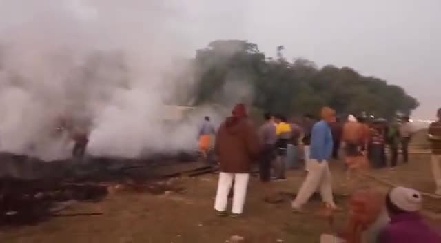 फूलपुुर: #phoolpur tahsil nai jhusi prayagraj Lala Manmohan Das inter College ke piche Bhari rakam se aag lagi