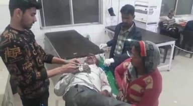 बदायूं: खेड़ा गांव में नशे में धुत बाइक सवार युवक ने गांव के युवक को मारी टक्कर, पीड़ित ने विरोध किया तो पीट-पीटकर किया घायल