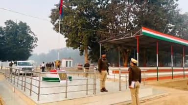 बहराइच: पुलिस लाइन सभागार में SP ने शुक्रवार की साप्ताहिक परेड का किया निरीक्षण, नियमानुसार टर्न आउट मेंटेन करने के दिए निर्देश