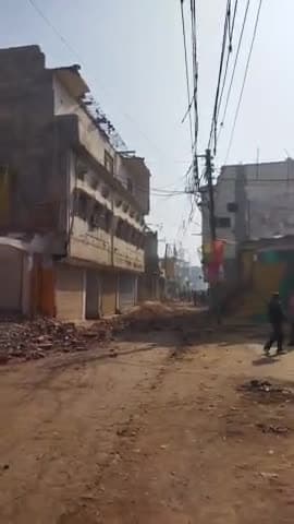 अतिक्रमण की जद में आने पर लोग स्वयं ही तोड़ रहे हैं अपने मकान एवं प्रतिष्ठान