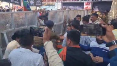 अंबिकापुर: भाजपा युवा मोर्चा पदाधिकारियों एवं कार्यकर्ताओं ने मांगों को लेकर आरटीओ कार्यालय का किया घेराव